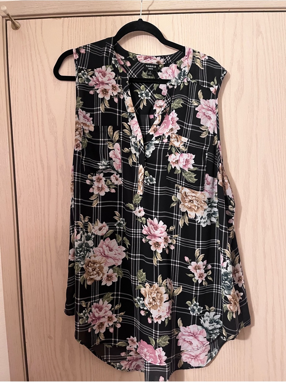 torrid Black Floral Plaid V-Neck Sleeveless Top